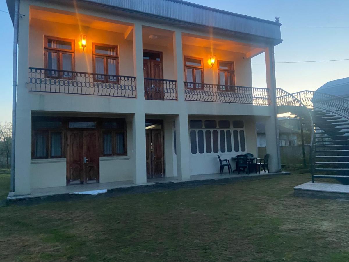 Luka Family Guest House Batumi Exteriör bild