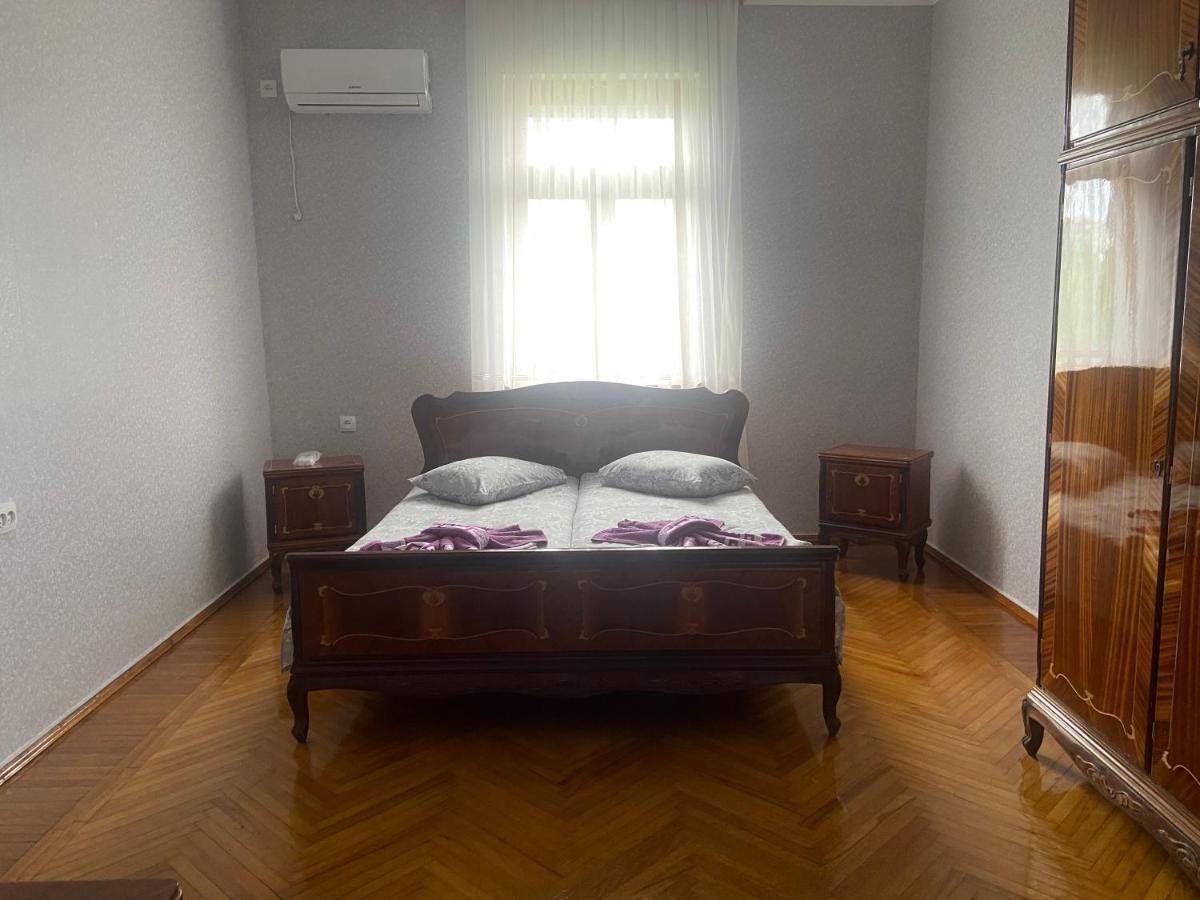 Luka Family Guest House Batumi Exteriör bild