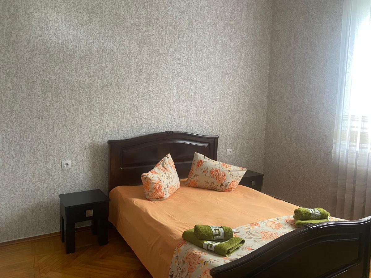 Luka Family Guest House Batumi Exteriör bild